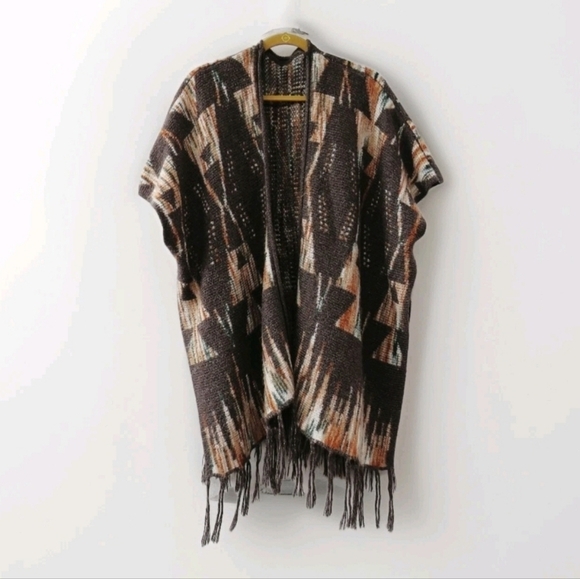 Boho Southwestern Women Size Large Open Front Gray Neutral Beige Fringe Poncho - Picture 1 of 12